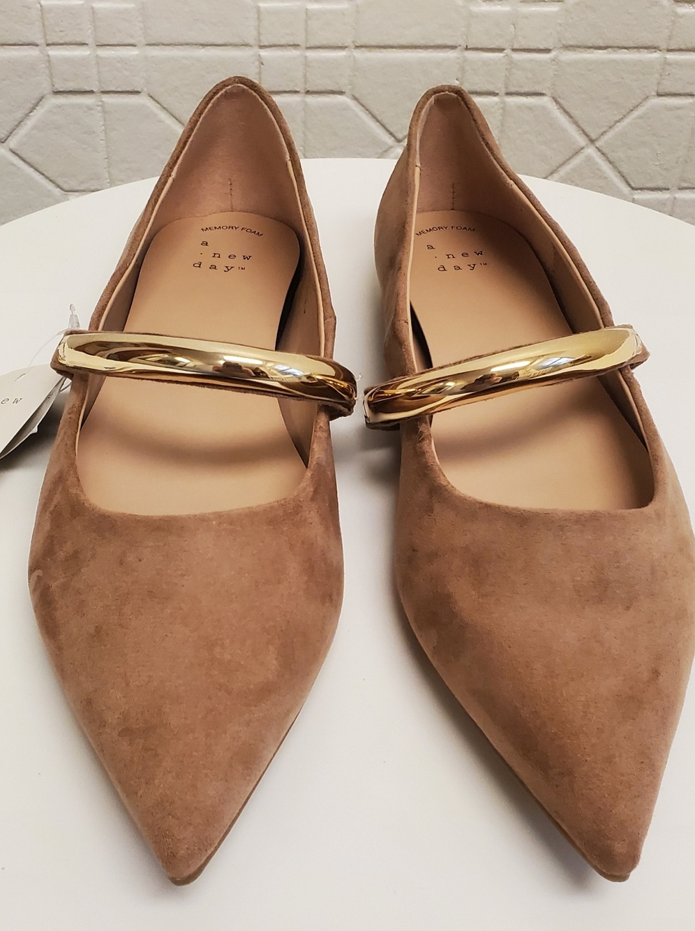 NWT New Day Taupe Cassidee Pointed Flats with Gold Accent Strap Size 8 - Picture 2 of 5